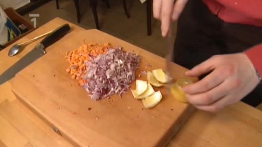 Kuřecí křídla v medové marinádě s brusinkovo-pivní omáčkou