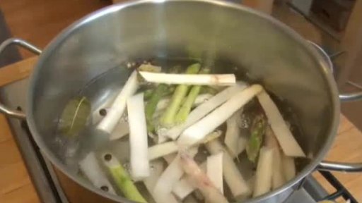 Holandská omáčka s vařeným chřestem