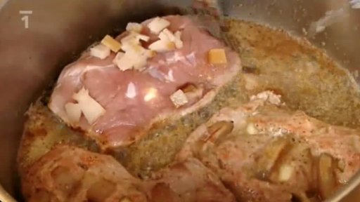 Podblanický kančí hřbet s hruškovým chutney