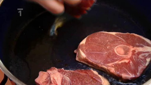 Jehněčí kýta na zelenině a bílém víně