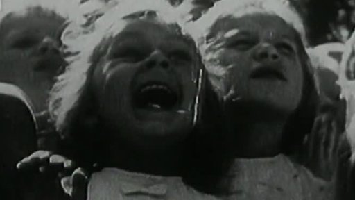 Kdo se dřív prokouše doprostřed koláče (1948)