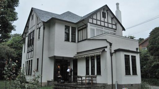 Vila E. V. Bernarda, Jokohma