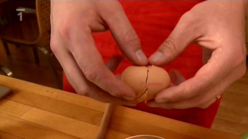 Máslová vánočka s rozinkami, mandlemi sypaná