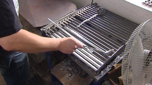 Zloději okradli živnostníka o tunu a půl cínu