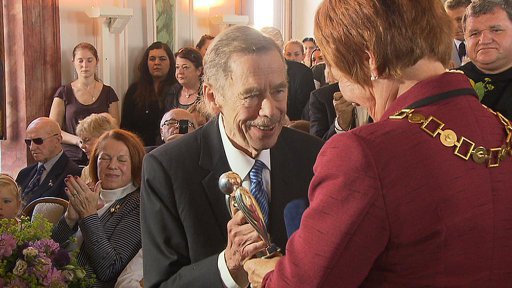 Čestné občanství Prahy 6 pro V. Havla a ocenění pro I. Janžurovou.