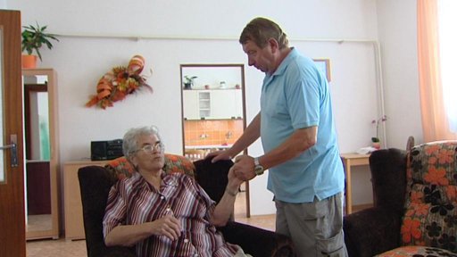 V domovech pro seniory není místo, města začínají stavět alespoň denní stacionáře.