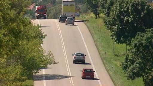 Na silnicích v Česku zahynulo o prázdninách 140 lidí - nejméně za deset let