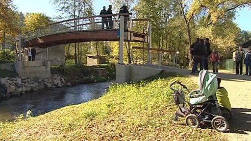 Obyvatelům Chrastavy slouží trojice nových lávek.