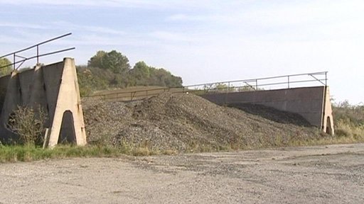 Na skládce v Libčevsi na Lounsku leží už osmý měsíc nebezpečný odpad z Německa