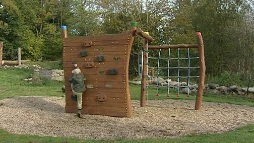 Místo skládky mají náves