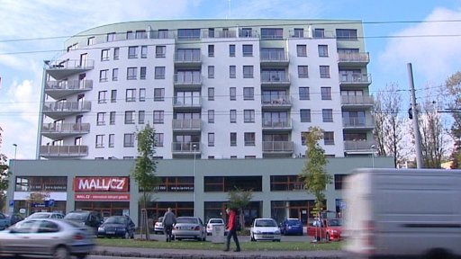 Obyvatelé nového domu protestují proti baru s hracími automaty