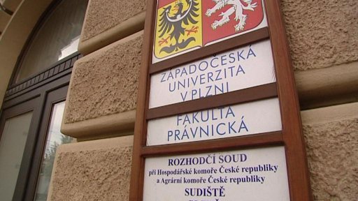 Plzeňská právnická fakulta čeká na verdikt ministerstva