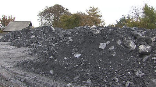 Obyvatelé části Roztok se bouří proti zavážení jednoho z pozemků