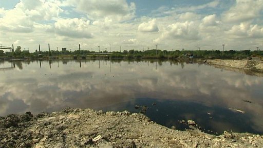 Protesty proti plánu cementárny v Čížkovicích na Teplicku spalovat kaly z ostravských lagun