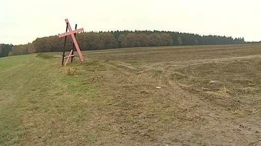 Dřevěné kříže v Dobroníně už zase nejsou