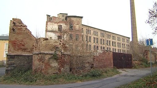 V býválé továrně spadl strop - jeden mrtvý