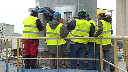 V cementárně v Čížkovicích na Litoměřicku začalo ostře sledované spalování kalů z ostravských lagun