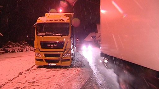 Sněžení v noci komplikovalo dopravu v Libereckém kraji