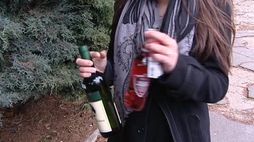 Nakoupit alkohol a zábavní pyrotechniku není pro děti krátce před Silvestrem problém