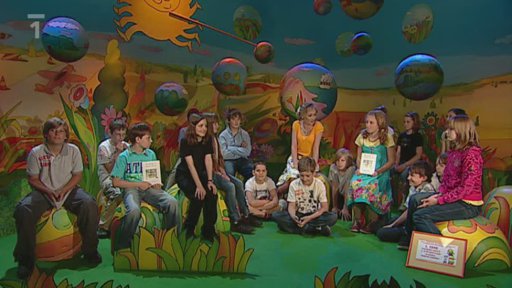 Klára uvede soutěžící o Zlatý oříšek, děti ze základní školy Univerzum v Praze,které napsaly svou vlastní knihu pohádek.