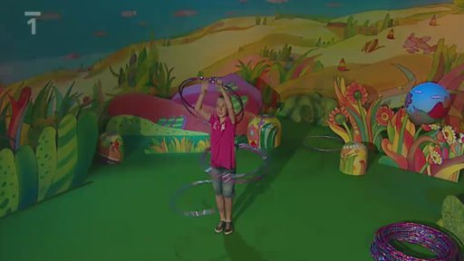 Klára uvede Patrika Jandejska, rekordmana a soutěžícího o Zlatý oříšek, který předvede sestavu s obručemii.