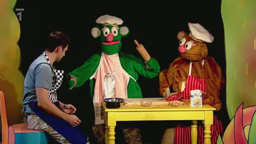 Jů a Hele vymýšlí zvláštní dezert pro Haryho na uvítanou a s Martinovou pomocí vyrobí krásný dort. Muf na ně ale samozřejmě ušije boudu.