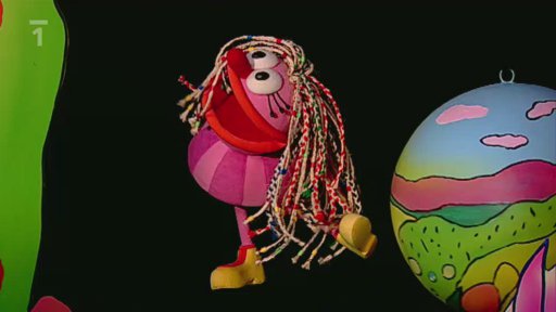 Fámula připomíná dětem, aby nezapomněly hlasovat pro oblíbenou písničku ze šouparády.