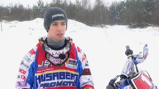 Motocykl: Švédské kladivo a hřebíky na sněhu