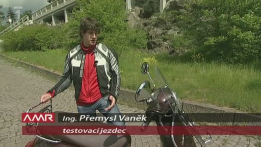 Motocykl: Vespa klame tělem