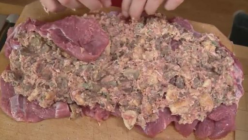 Krůtí roláda s kaštanovou nádivkou a rozmarýnové brambory