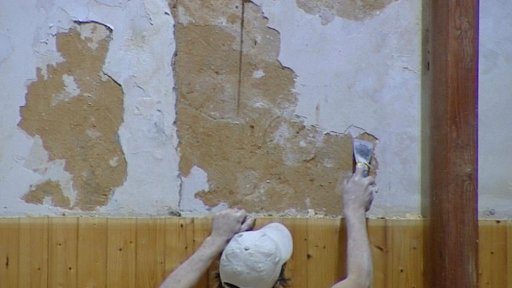 Voda poškodila rekonstruovanou střední školu v Karlových Varech