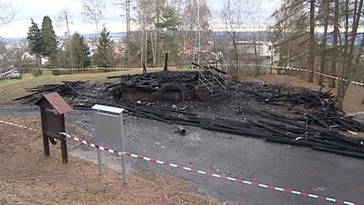 Jihočeši chtějí vzkřísit shořelou rozhlednu Hýlačku na Táborsku.