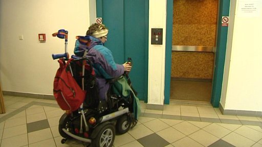 Vozíčkáři protestovali na úřadu práce v Plzni