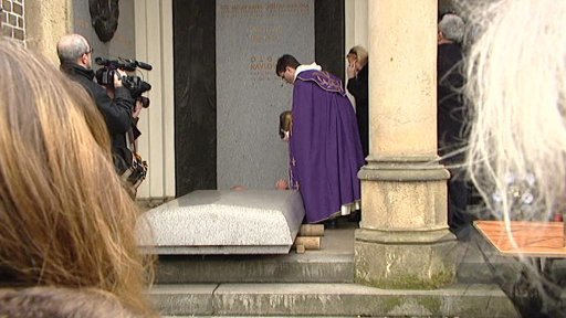 Urnu Václava Havla uložili jeho nejbližší do rodinné hrobky