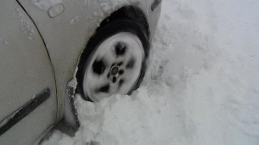 Silný vítr, déšť a sníh komplikovaly dopravu v Česku