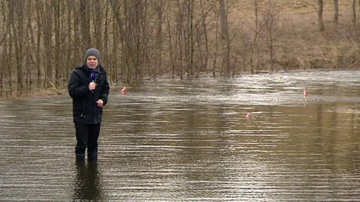 Voda zaplavila silnici u Bošířan na Sokolovsku