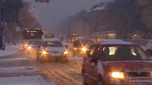 Nový sníh a ledovka opět kompliovaly dopravu v Česku