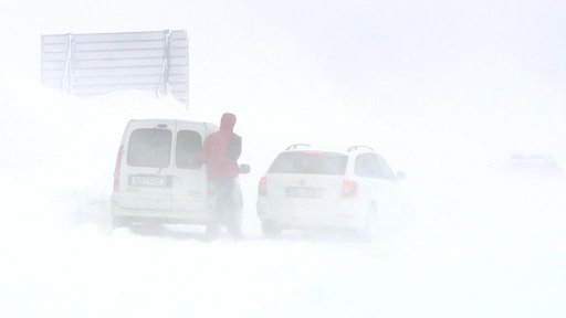 Silný vítr na otevřených pláních před Božím Darem vytvářel sněhové závěje