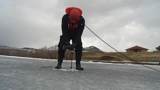 V Ústeckém kraji začala policie měřit led a bruslaře pak na internetu varuje