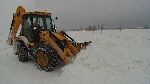 Sníh a silný vítr komplikují už druhý den dopravu po celém Česku