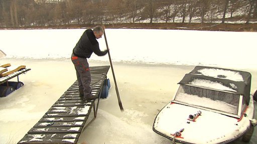 V zimě bydlí na lodi