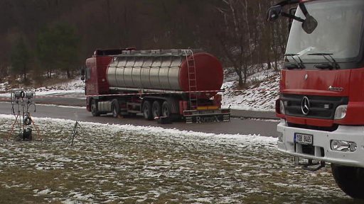 Na dálnici D5 skončilo přečerpávání chemikálie z poškozené cisterny.