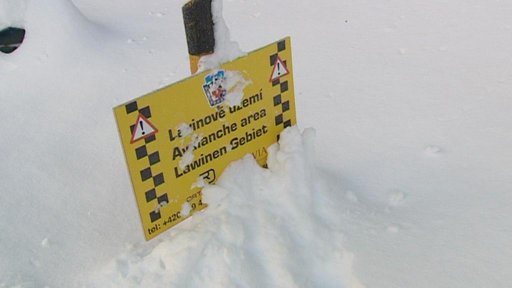 Mimořádné lavinové nebezpečí hrozí od rána v Krkonoších
