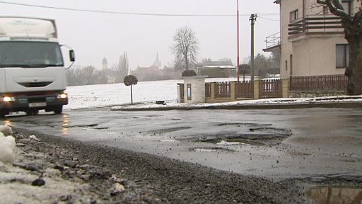 Pětina silnic v Královéhradeckém kraji je v havarijním stavu