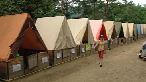 O letní tábory je velký zájem. Už teď jsou některé vyprodané. Ročně v ČR na tábor odjede asi 250 tisíc dětí.