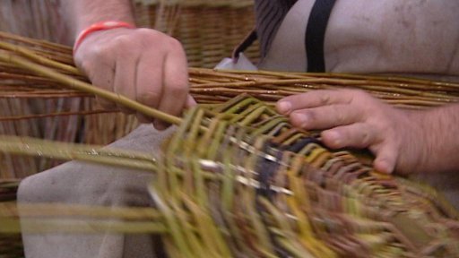 Košíkář Zdeněk Pikal má před Velikonocemi napilno