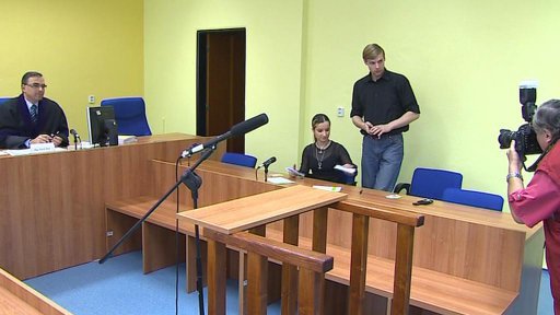 Veřejné nošení vlajky rozpuštěné Dělnické strany není trestné