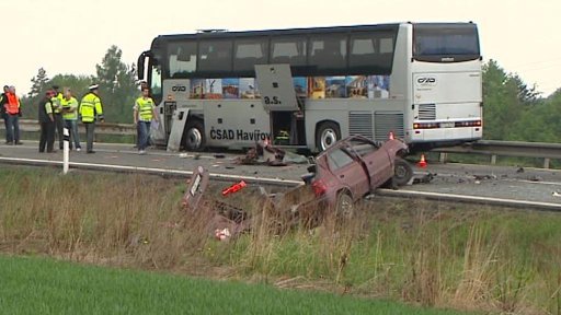 Smrtelná nehoda zablokovala hlavní tah do Opavy