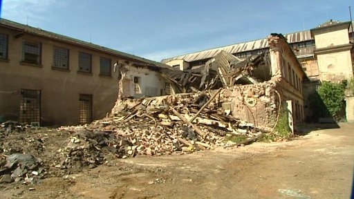 Z Lázní Bělohrad konečně mizí jedy, které tam nechal státní podnik Narex