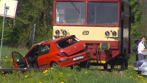 Na Jilemnicku se srazilo auto s vlakem